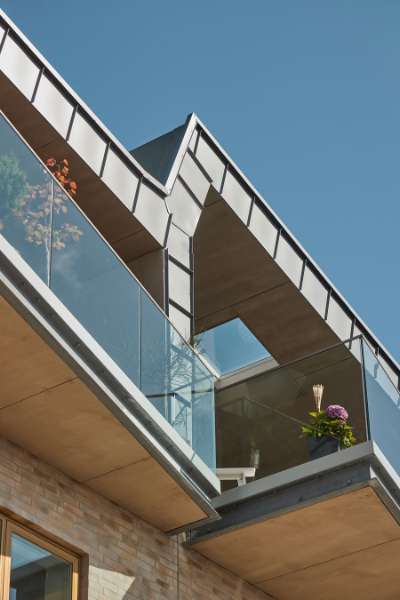 Cold rosé with lake view under steel profiles, Krøyer Kielbergvej / Regnbuevænget 1, 8660 Skanderborg